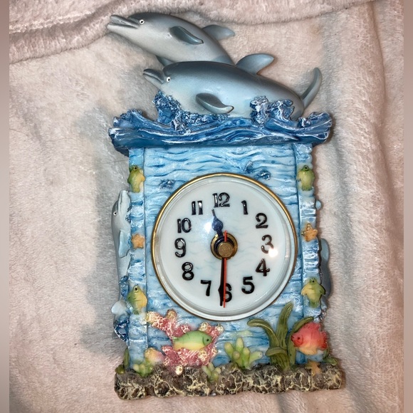 Quartz Dolphin Clock - Picture 2 of 5